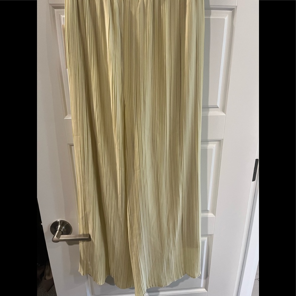 Uniqlo women skirt-pants in two colors size small